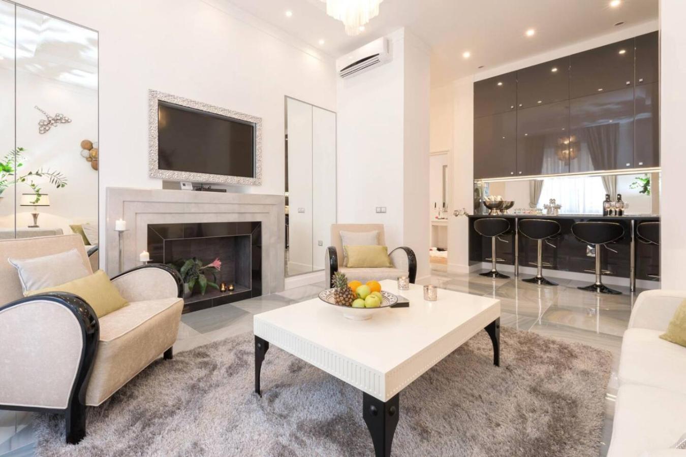 Art Deco - Astoria Apartment *